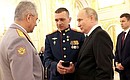 С Министром обороны Сергеем Шойгу (слева) и Героем России, младшим сержантом Николаем Харченко на торжественном мероприятии по случаю празднования Дня Героев Отечества.