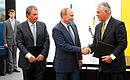 Vladimir Putin oversaw the signing of an agreement between President and Management Board Chairman of Rosneft Igor Sechin (left) and President and Chairman of ExxonMobil Rex Tillerson on joint development of difficult-to-access reserves in western Siberia.