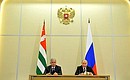 Заявления для прессы по итогам российско-абхазских переговоров. С Президентом Республики Абхазия Раулем Хаджимбой.