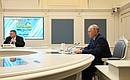 С Заместителем Председателя Правительства Алексеем Оверчуком в ходе внеочередного саммита «Группы двадцати» (в режиме видеоконференции).
