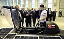 В ходе посещения Санкт-Петербургского политехнического университета Петра Великого Владимир Путин ознакомился с созданным командой СПбПУ электромобилем, работающим на солнечной энергии.