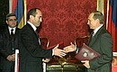 Президенты России и Армении Владимир Путин и Роберт Кочарян подписали Совместное заявление.