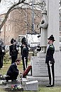 Возложение венка к Мемориалу советским воинам, погибшим в Норвегии во время Второй мировой войны.