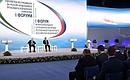 Владимир Путин и Шавкат Мирзиёев приняли участие в закрытии Первого форума межрегионального сотрудничества между Российской Федерацией и Республикой Узбекистан.