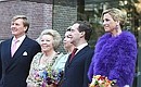 Наследный принц Виллем-Александр, Королева Нидерландов Беатрикс, Дмитрий и Светлана Медведевы, принцесса Максима перед началом церемонии открытия филиала Государственного Эрмитажа в Нидерландах «Эрмитаж на Амстеле».