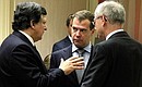 С Председателем Европейской комиссии Жозе Мануэлом Баррозу (слева) и Председателем Европейского совета Херманом Ван Ромпёем перед началом совместной пресс-конференции по итогам саммита Россия – Европейский союз.