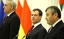 С Президентом Абхазии Сергеем Багапшем и Президентом Южной Осетии Эдуардом Кокойты после подписания соглашений о совместных усилиях в охране государственных границ этих республик.