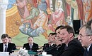 Руководитель Администрации Президента Сергей Иванов провёл заседание Государственной комиссии по подготовке к празднованию 200-летия победы России в Отечественной войне 1812 года.