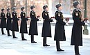Церемония возложения венка к Могиле Неизвестного Солдата. Фото: Павел Бедняков, РИА «Новости»