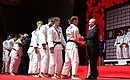 На церемонии награждения призёров Международного турнира по дзюдо имени Дзигоро Кано.