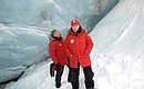 С Министром обороны Сергеем Шойгу во время посещения пещеры Ледника полярных лётчиков на острове Земля Александры архипелага Земля Франца-Иосифа.