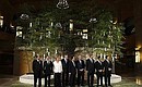 Лидеры стран «Группы восьми» перед встречей с представителями «юношеской восьмёрки».