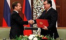 С Президентом Таджикистана Эмомали Рахмоном. Подписание российско-таджикистанских документов.