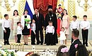 На церемонии вручения орденов «Родительская слава». Орденом награждена семья Тайченачевых из Республики Алтай.
