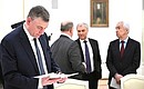 Перед началом встречи с лидерами парламентских фракций. Фото: Сергей Бобылёв, РИА «Новости»