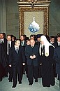 С Патриархом Московским и всея Руси Алексием II и мэром Москвы Юрием Лужковым во время осмотра храма Христа Спасителя.
