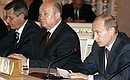 На заседании Государственного совета. Слева: губернатор Астраханской области Александр Жилкин и Председатель Правительства Михаил Фрадков.