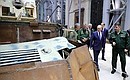 Президент осмотрел тематическую выставку, приуроченную к проведению военно-практической конференции по итогам спецоперации в Сирии.