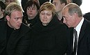 Церемония прощания с погибшим губернатором Костромской области. С вдовой и сыном Виктора Шершунова.