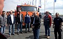 Vladimir Putin with builders of the Crimean Bridge. Right: SGM-Most Director General Alexander Ostrovsky and Stroigazmontazh Board Chairman Arkady Rotenberg.