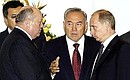 С Председателем Правительства Михаилом Фрадковым и Президентом Республики Казахстан Нурсултаном Назарбаевым.