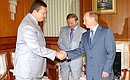 Перед началом переговоров в расширенном составе. С Премьер-министром и Президентом Украины Виктором Януковичем и Леонидом Кучмой.