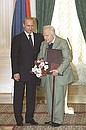 КРЕМЛЬ. Премия Президента России в области литературы и искусства 2002 года вручена композитору Тихону Хренникову.