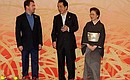 С Премьер-министром Японии Наото Каном и его супругой Нобуко Кан.