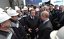 Во время посещения судостроительного завода «Северная верфь» Владимир Путин пообщался с рабочими предприятия.