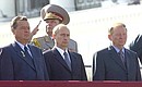 Russian President Putin and Ukrainian President Leonid Kuchma (right) at the military parade on the 10th anniversary of Ukraine\'s independence.
