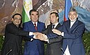 С Президентом Пакистана Асифом Али Зардари, Президентом Таджикистана Эмомали Рахмоном и Президентом Афганистана Хамидом Карзаем (слева направо).