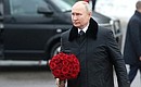 Vladimir Putin laid flowers at the Landmark Stone monument as he visited the Nevsky Pyatachok memorial military-historical complex. Photo: Konstantin Zavrazhin