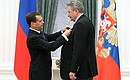 Dmitry Medvedev presents the Order of Honour to Alexander Yakushev, Merited Sports Master of the USSR.