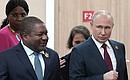 Перед началом встречи с Президентом Мозамбика Филипе Жасинту Ньюси. Фото: Алексей Даничев, РИА «Новости»