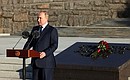 Владимир Путин поздравил сотрудников и ветеранов СВР со столетием нелегальной разведки.
