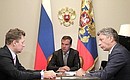 С председателем правления компании «Газпром» Алексеем Миллером и министром энергетики и угольной промышленности Украины Юрием Бойко.