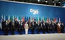 Совместное фотографирование глав делегаций государств – участников «Группы двадцати», приглашенных государств и международных организаций.