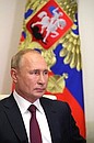 Владимир Путин в режиме видеоконференции принял участие во Всероссийском открытом уроке «Помнить – значит знать».