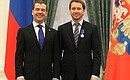 Dmitry Medvedev presents the Order of Honour to Evgeny Mironov, artistic director of Moscow’s National Theatre of Nations.