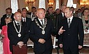 На церемонии вступления Юрия Лужкова в должность мэра Москвы. Слева – председатель Мосгордумы Владимир Платонов.