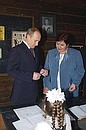 С главным хранителем музея «Константиново» Лидией Архиповой.