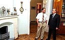Посещение дома-усадьбы Михаила Шолохова. Слева – внук писателя Александр Шолохов.