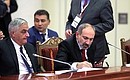 Премьер-министр Армении Никол Пашинян на заседании Высшего Евразийского экономического совета. По итогам встречи подписан пакет документов.