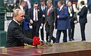 Vladimir Putin laid flowers at the Hero City obelisks.