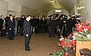 Глава государства возложил цветы к месту теракта на станции метро «Лубянка» и почтил память погибших.