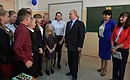 В ходе посещения средней общеобразовательной школы №6 города Тулуна Владимир Путин поздравил учащихся с началом учебного года.