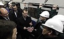 После открытия новой станции «Ботаническая» Дмитрий Медведев совершил краткую поезду на метро с метростроевцами, принимавшими участие в строительстве.