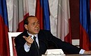 Сильвио Берлускони на пресс-конференции после переговоров.