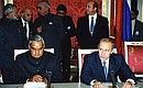 President Vladimir Putin and Indian Prime Minister Atal Bihari Vajpayee addressing a news conference.