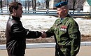 В расположении полка спецназа ВДВ. С Героем России подполковником Анатолием Лебедем.